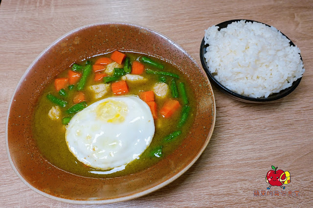 [雲泰美食] 新竹 - 楊家米干 用料實在又開胃的泰式海鮮酸辣米干 微辣又脆口的蝦醬炒食蔬 結合酥脆與細嫩口感的泰式椒麻雞