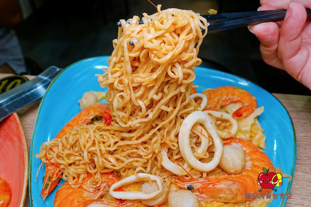 [食記] 新竹北區 - 楊家米干雲南美食(二訪) 純手工製作米干 檸檬香茅奶香四溢 泰式炒媽媽麵 泰式酸辣炒蝦 用料新鮮澎湃