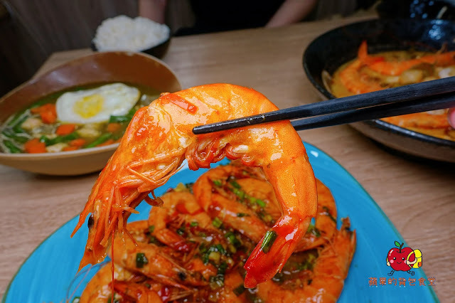[雲泰美食] 新竹 - 楊家米干 用料實在又開胃的泰式海鮮酸辣米干 微辣又脆口的蝦醬炒食蔬 結合酥脆與細嫩口感的泰式椒麻雞