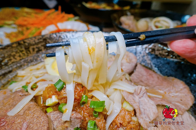 [食記] 新竹北區 - 楊家米干雲南美食(二訪) 純手工製作米干 檸檬香茅奶香四溢 泰式炒媽媽麵 泰式酸辣炒蝦 用料新鮮澎湃