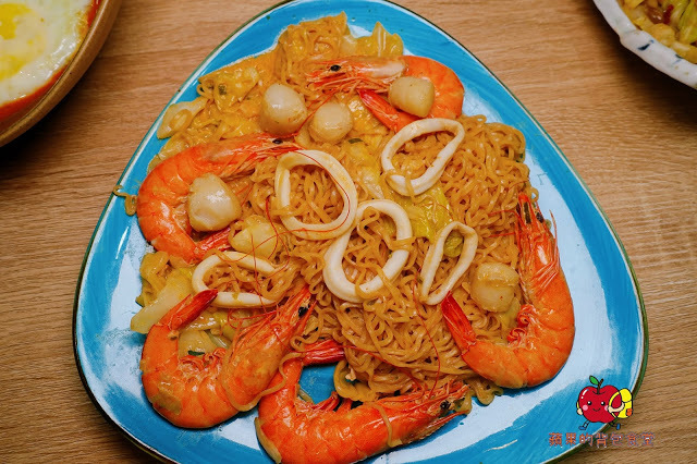 [食記] 新竹北區 - 楊家米干雲南美食(二訪) 純手工製作米干 檸檬香茅奶香四溢 泰式炒媽媽麵 泰式酸辣炒蝦 用料新鮮澎湃