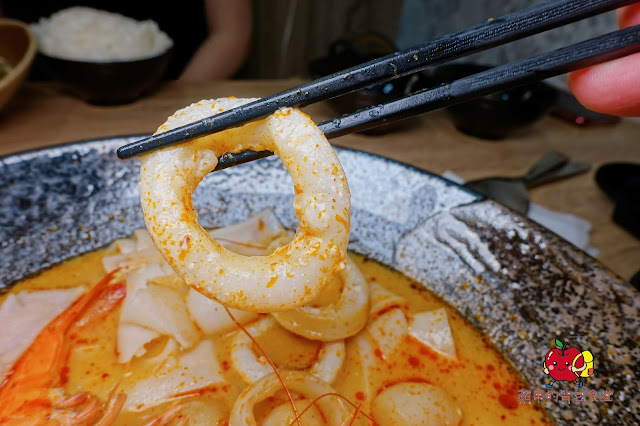 [雲泰美食] 新竹 - 楊家米干 用料實在又開胃的泰式海鮮酸辣米干 微辣又脆口的蝦醬炒食蔬 結合酥脆與細嫩口感的泰式椒麻雞