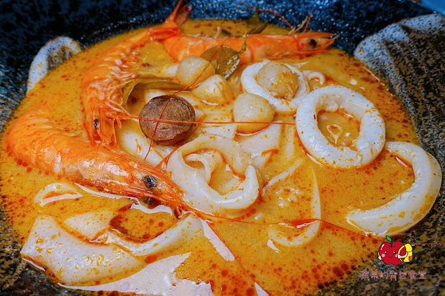 [雲泰美食] 新竹 - 楊家米干 用料實在又開胃的泰式海鮮酸辣米干 微辣又脆口的蝦醬炒食蔬 結合酥脆與細嫩口感的泰式椒麻雞