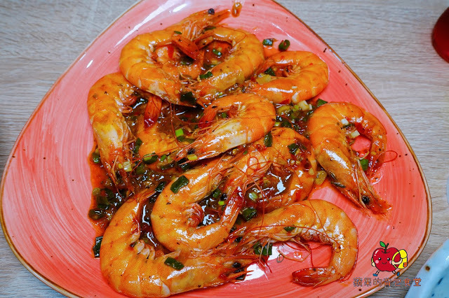 [食記] 新竹北區 - 楊家米干雲南美食(二訪) 純手工製作米干 檸檬香茅奶香四溢 泰式炒媽媽麵 泰式酸辣炒蝦 用料新鮮澎湃