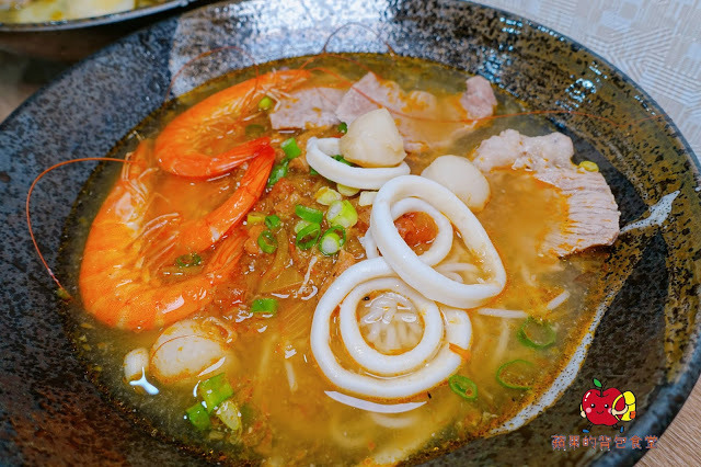 [食記] 新竹北區 - 楊家米干雲南美食(二訪) 純手工製作米干 檸檬香茅奶香四溢 泰式炒媽媽麵 泰式酸辣炒蝦 用料新鮮澎湃