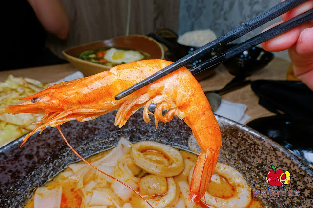 [雲泰美食] 新竹 - 楊家米干 用料實在又開胃的泰式海鮮酸辣米干 微辣又脆口的蝦醬炒食蔬 結合酥脆與細嫩口感的泰式椒麻雞