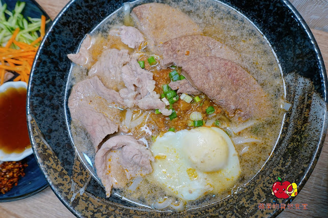 [食記] 新竹北區 - 楊家米干雲南美食(二訪) 純手工製作米干 檸檬香茅奶香四溢 泰式炒媽媽麵 泰式酸辣炒蝦 用料新鮮澎湃