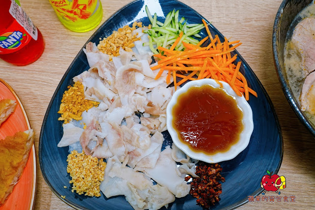 [食記] 新竹北區 - 楊家米干雲南美食(二訪) 純手工製作米干 檸檬香茅奶香四溢 泰式炒媽媽麵 泰式酸辣炒蝦 用料新鮮澎湃