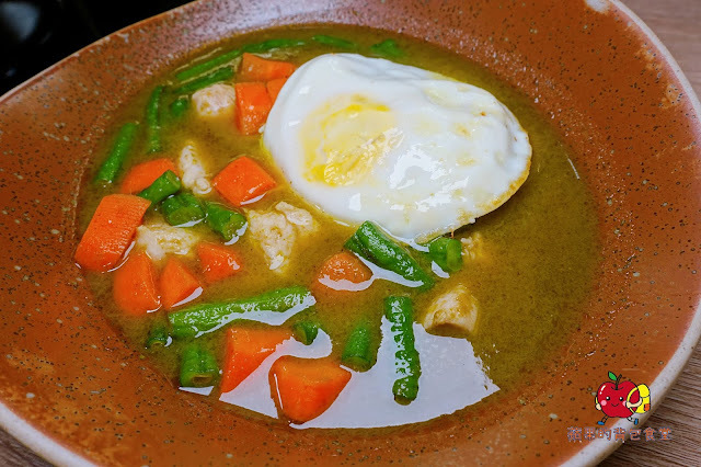 [雲泰美食] 新竹 - 楊家米干 用料實在又開胃的泰式海鮮酸辣米干 微辣又脆口的蝦醬炒食蔬 結合酥脆與細嫩口感的泰式椒麻雞