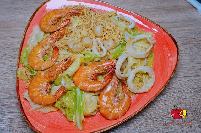 [雲泰美食] 新竹 - 楊家米干 用料實在又開胃的泰式海鮮酸辣米干 微辣又脆口的蝦醬炒食蔬 結合酥脆與細嫩口感的泰式椒麻雞