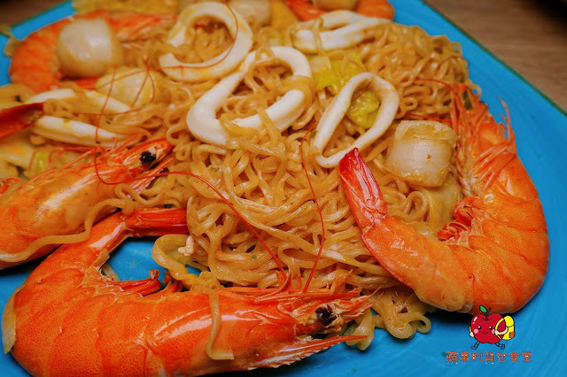 [食記] 新竹北區 - 楊家米干雲南美食(二訪) 純手工製作米干 檸檬香茅奶香四溢 泰式炒媽媽麵 泰式酸辣炒蝦 用料新鮮澎湃