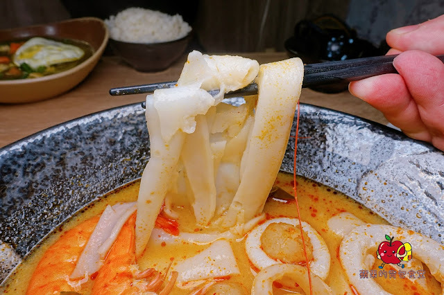 [雲泰美食] 新竹 - 楊家米干 用料實在又開胃的泰式海鮮酸辣米干 微辣又脆口的蝦醬炒食蔬 結合酥脆與細嫩口感的泰式椒麻雞