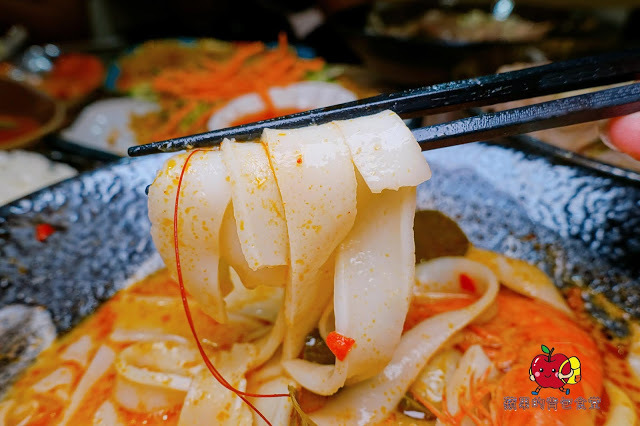 [食記] 新竹北區 - 楊家米干雲南美食(二訪) 純手工製作米干 檸檬香茅奶香四溢 泰式炒媽媽麵 泰式酸辣炒蝦 用料新鮮澎湃