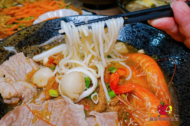 [食記] 新竹北區 - 楊家米干雲南美食(二訪) 純手工製作米干 檸檬香茅奶香四溢 泰式炒媽媽麵 泰式酸辣炒蝦 用料新鮮澎湃