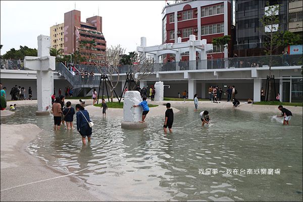 台南河樂廣場06.jpg