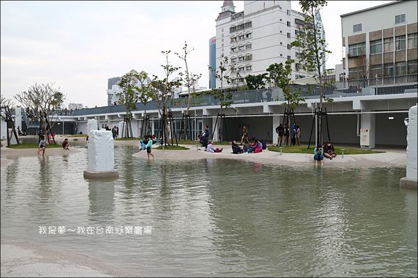 台南河樂廣場09.jpg