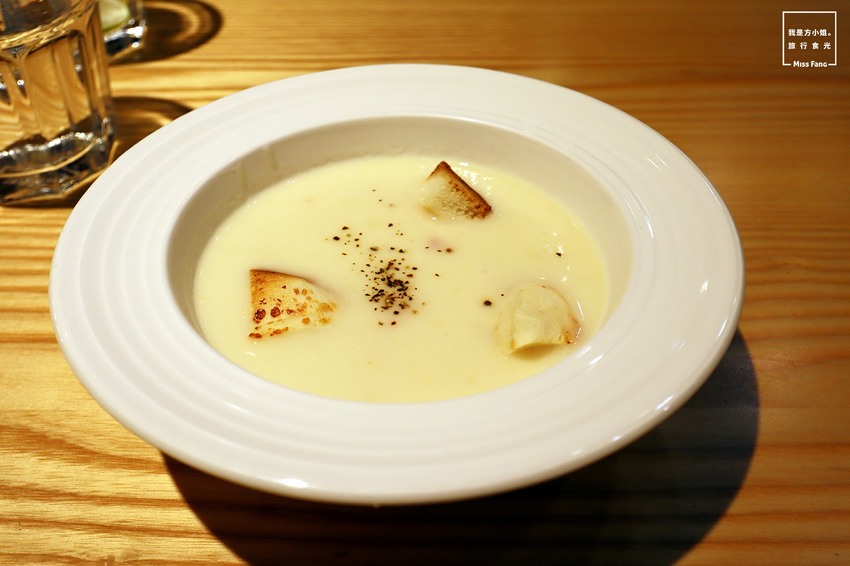 斗六餐廳｜Daily Life. 煩惱什麼餐酒館。網路炸紅的浮誇爆炸蛤蜊麵【搬新家囉】義大利麵/燉飯/披薩/鮮釀啤酒