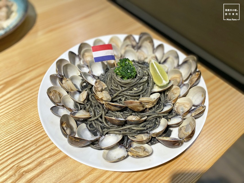 斗六餐廳｜Daily Life. 煩惱什麼餐酒館。網路炸紅的浮誇爆炸蛤蜊麵【搬新家囉】義大利麵/燉飯/披薩/鮮釀啤酒