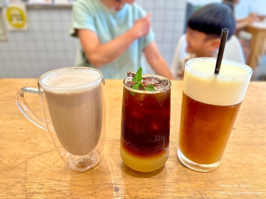 台中后里寵物友善餐廳推薦！春坂早午餐店貓陪吃幸福滿分。