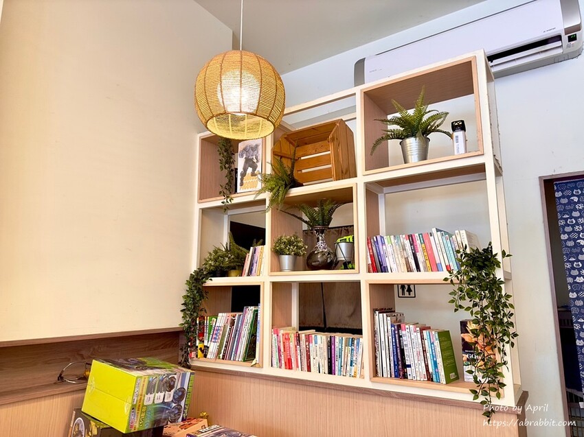 台中后里寵物友善餐廳推薦！春坂早午餐店貓陪吃幸福滿分。