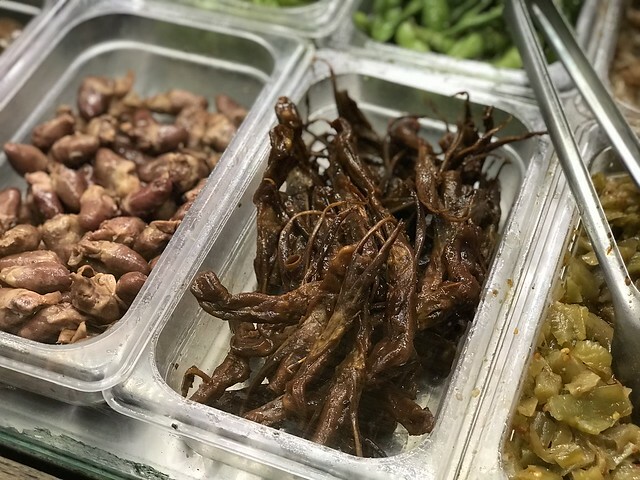 (板橋)新北耶誕歡樂城必吃!銅板價板橋滷味 濃稠芋頭粥、Q彈涼麵 通通只要銅板價就吃得到-島瓜