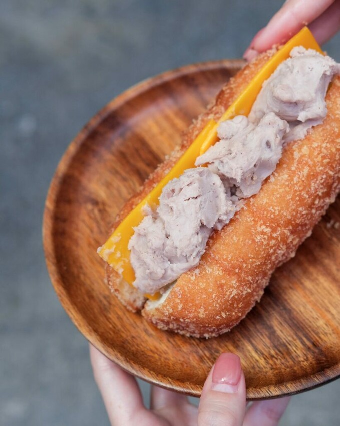 【台中美食】茶奶奶手作點心｜烏日・超人氣純手工銅板小吃，美味滿分的爆餡炸彈甜甜圈 ! - 肉依小姐吃什麼