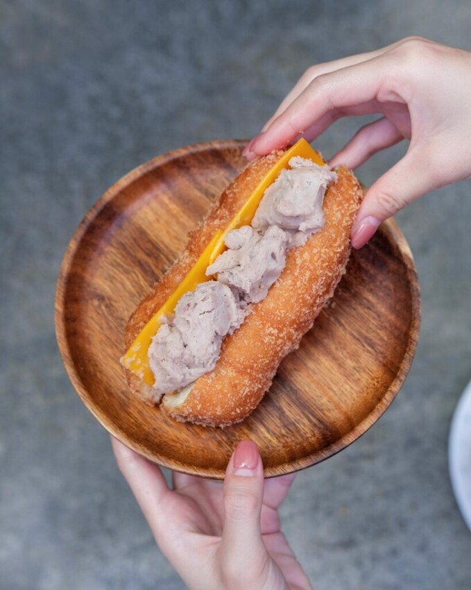 【台中美食】茶奶奶手作點心｜烏日・超人氣純手工銅板小吃，美味滿分的爆餡炸彈甜甜圈 ! - 肉依小姐吃什麼