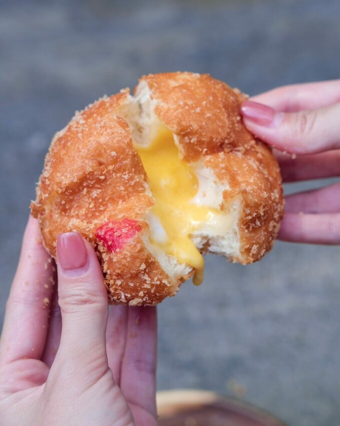 【台中美食】茶奶奶手作點心｜烏日・超人氣純手工銅板小吃，美味滿分的爆餡炸彈甜甜圈 ! - 肉依小姐吃什麼