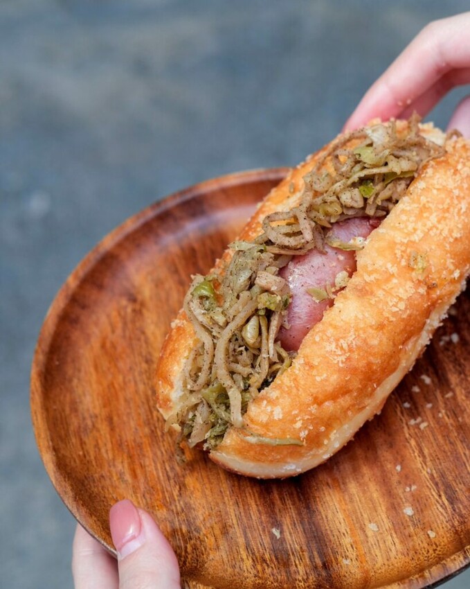 【台中美食】茶奶奶手作點心｜烏日・超人氣純手工銅板小吃，美味滿分的爆餡炸彈甜甜圈 ! - 肉依小姐吃什麼