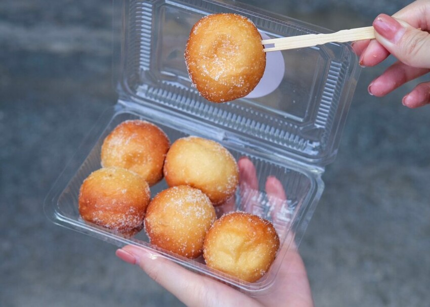 【台中美食】茶奶奶手作點心｜烏日・超人氣純手工銅板小吃，美味滿分的爆餡炸彈甜甜圈 ! - 肉依小姐吃什麼