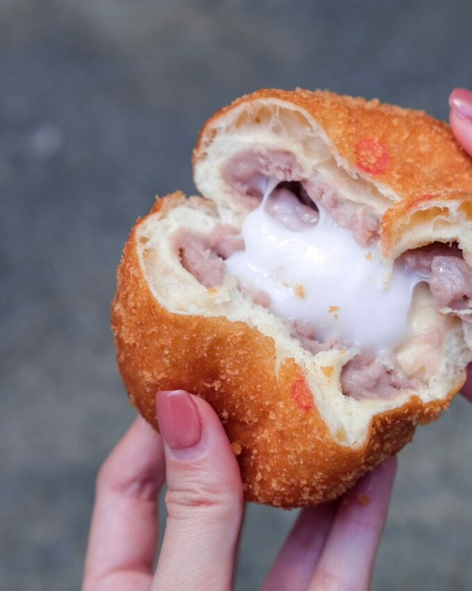 【台中美食】茶奶奶手作點心｜烏日・超人氣純手工銅板小吃，美味滿分的爆餡炸彈甜甜圈 ! - 肉依小姐吃什麼