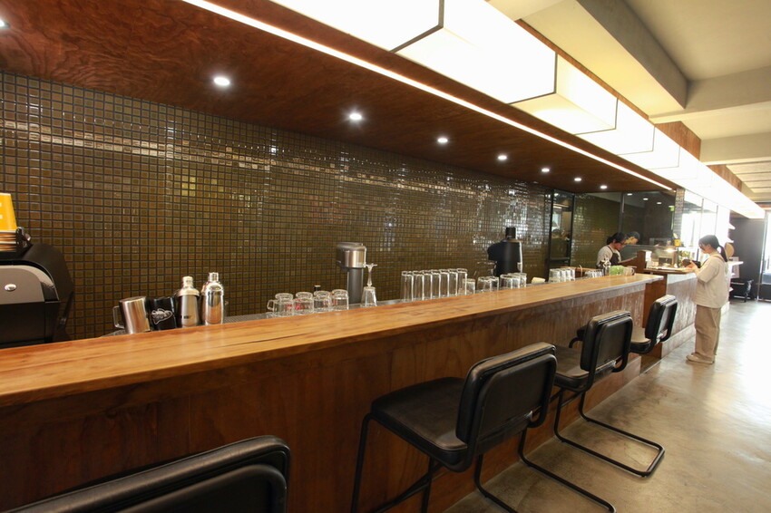 台南市中西區吃。台南美食|中西區。「StableNice BLDG.」隱身在巷弄裡超過半世紀老洋房改建超質感咖啡廳,本事空間製作