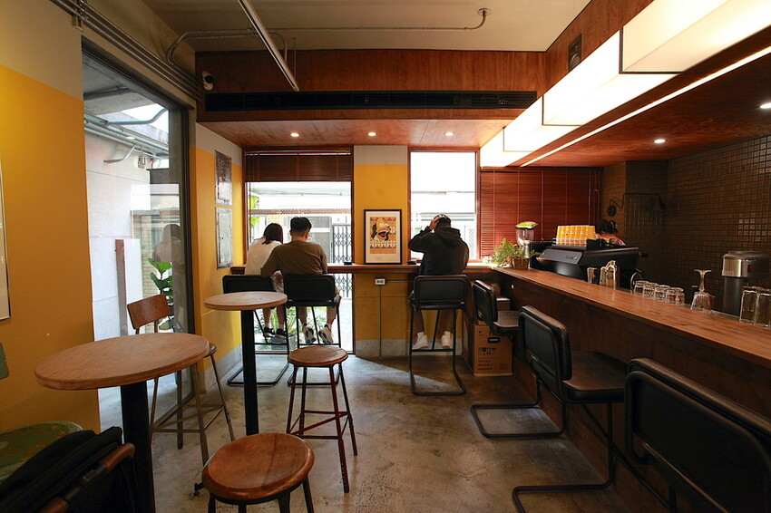 台南市中西區吃。台南美食|中西區。「StableNice BLDG.」隱身在巷弄裡超過半世紀老洋房改建超質感咖啡廳,本事空間製作