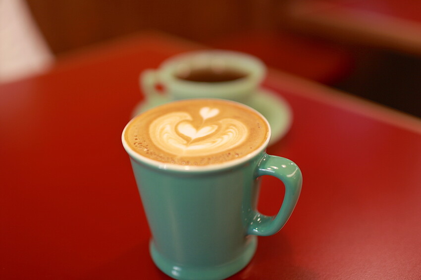 台南市中西區吃。台南美食|中西區。「StableNice BLDG.」隱身在巷弄裡超過半世紀老洋房改建超質感咖啡廳,本事空間製作