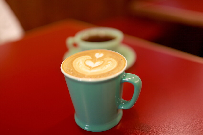 台南市中西區吃。台南美食|中西區。「StableNice BLDG.」隱身在巷弄裡超過半世紀老洋房改建超質感咖啡廳,本事空間製作