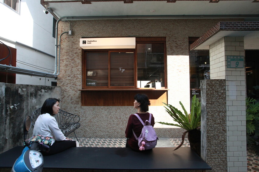 台南市中西區吃。台南美食|中西區。「StableNice BLDG.」隱身在巷弄裡超過半世紀老洋房改建超質感咖啡廳,本事空間製作