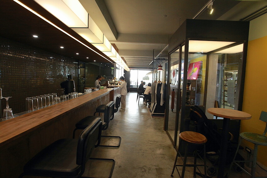 台南市中西區吃。台南美食|中西區。「StableNice BLDG.」隱身在巷弄裡超過半世紀老洋房改建超質感咖啡廳,本事空間製作