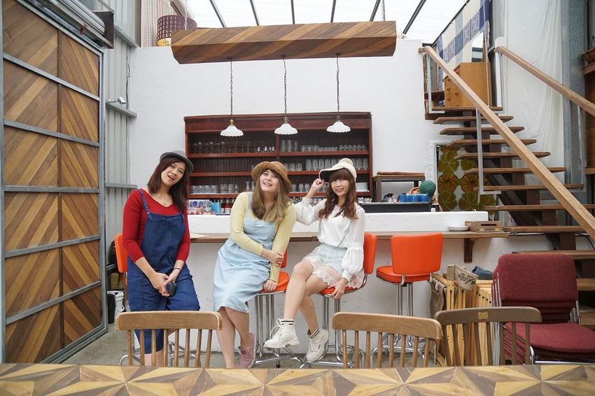 [新莊 純白系鐵皮屋 Poolpool美墨餐廳] 時尚異國情調X早午餐咖啡 超殺記憶體的夢幻場景! 附設酷炫溜滑板場 鄰近新北產業園區 - 安妮的天空