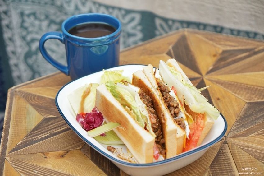 [新莊 純白系鐵皮屋 Poolpool美墨餐廳] 時尚異國情調X早午餐咖啡 超殺記憶體的夢幻場景! 附設酷炫溜滑板場 鄰近新北產業園區 - 安妮的天空