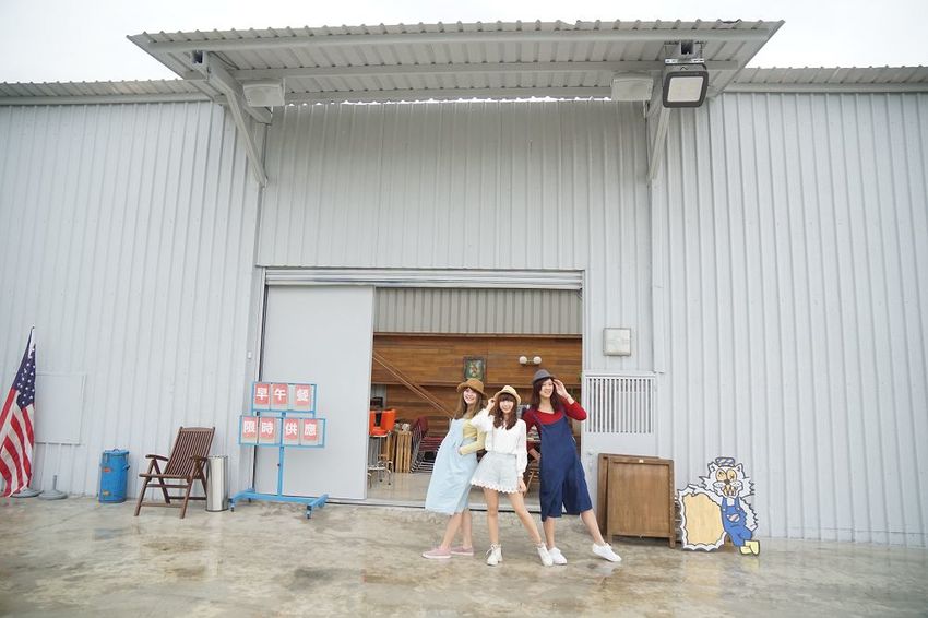 [新莊 純白系鐵皮屋 Poolpool美墨餐廳] 時尚異國情調X早午餐咖啡 超殺記憶體的夢幻場景! 附設酷炫溜滑板場 鄰近新北產業園區 - 安妮的天空