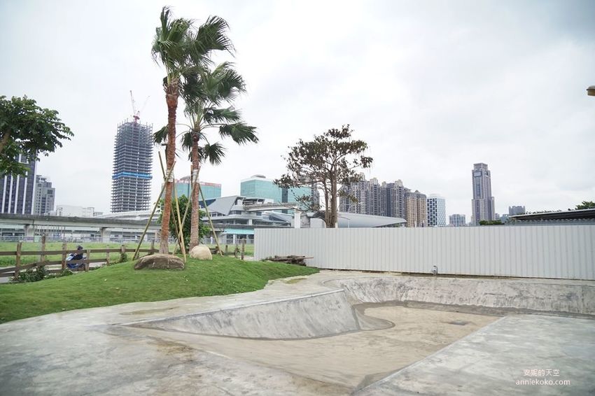 [新莊 純白系鐵皮屋 Poolpool美墨餐廳] 時尚異國情調X早午餐咖啡 超殺記憶體的夢幻場景! 附設酷炫溜滑板場 鄰近新北產業園區 - 安妮的天空