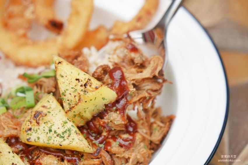 [新莊 純白系鐵皮屋 Poolpool美墨餐廳] 時尚異國情調X早午餐咖啡 超殺記憶體的夢幻場景! 附設酷炫溜滑板場 鄰近新北產業園區 - 安妮的天空