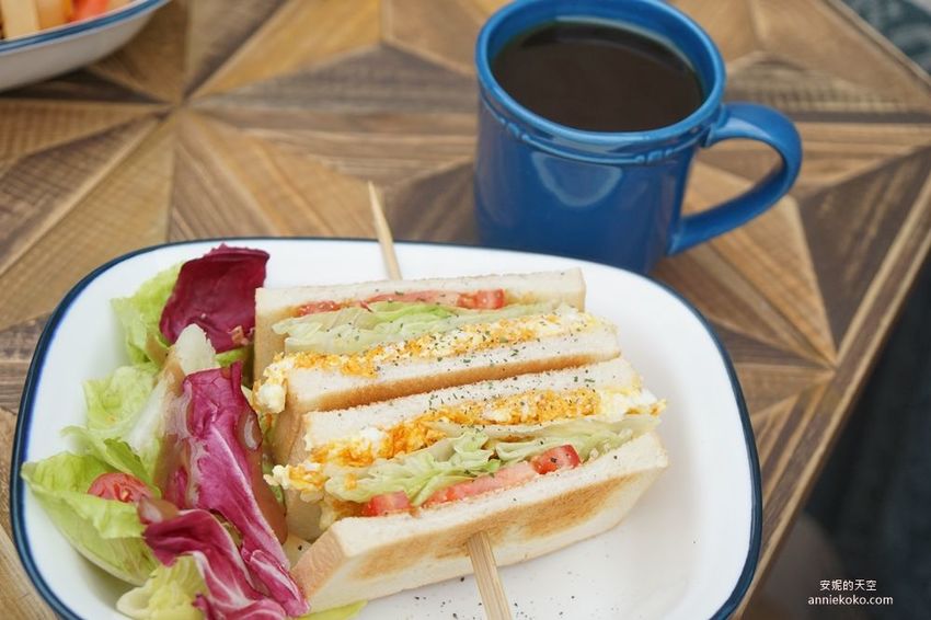 [新莊 純白系鐵皮屋 Poolpool美墨餐廳] 時尚異國情調X早午餐咖啡 超殺記憶體的夢幻場景! 附設酷炫溜滑板場 鄰近新北產業園區 - 安妮的天空