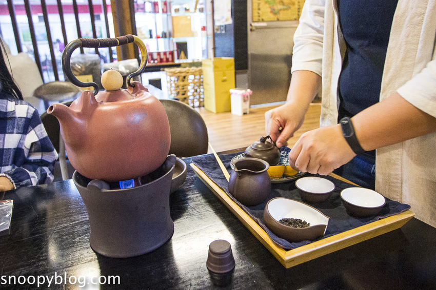 萬華茶館|柳隅茶舍~台灣茶、普洱茶專賣,老闆精通五國語言,外國旅客都指定要來這裡喝茶