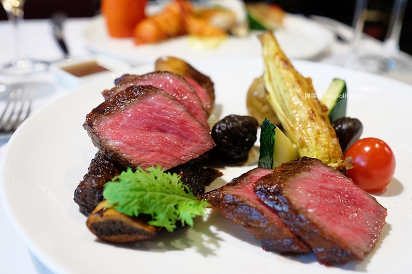 王品牛排（同德店）。大啖「炙燒帶骨牛小排」、「活龍蝦海鮮盤」，2020年全新菜色搶光看！ @蹦啾♥謝蘿莉 La vie heureuse