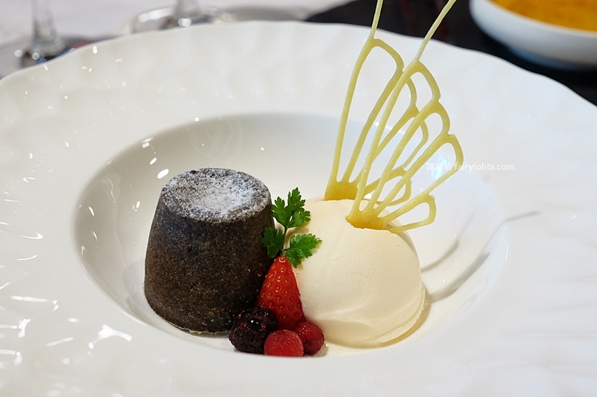 王品牛排（同德店）。大啖「炙燒帶骨牛小排」、「活龍蝦海鮮盤」，2020年全新菜色搶光看！ @蹦啾♥謝蘿莉 La vie heureuse