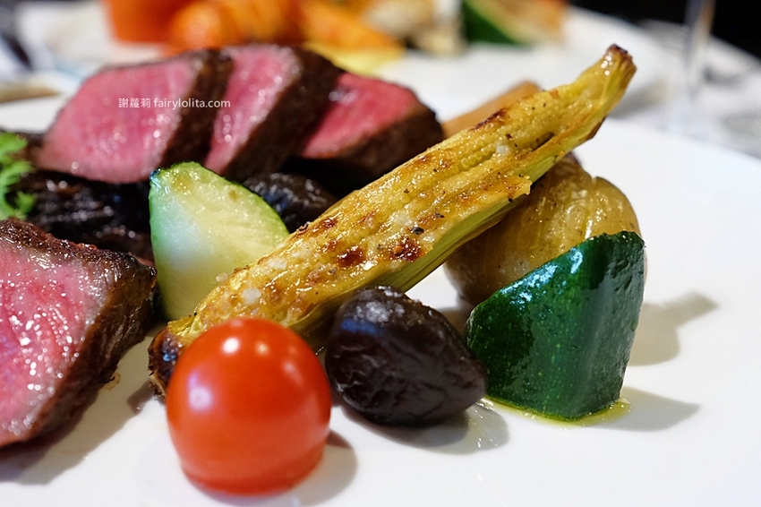 王品牛排（同德店）。大啖「炙燒帶骨牛小排」、「活龍蝦海鮮盤」，2020年全新菜色搶光看！ @蹦啾♥謝蘿莉 La vie heureuse