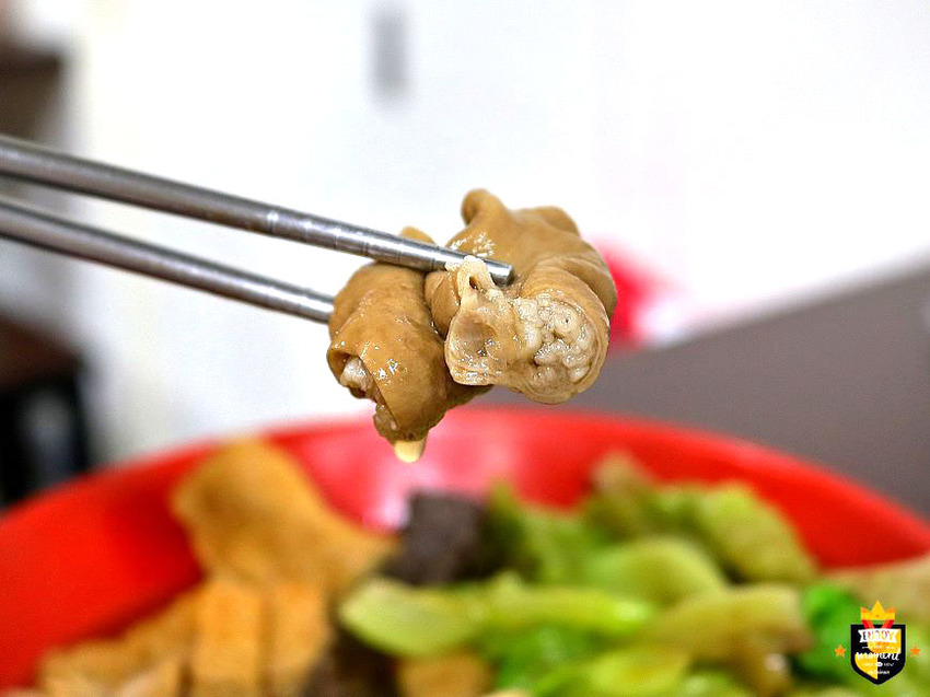 台南麻辣燙／獨家麻辣湯底x關東煮／麻辣鴨血豆腐每日限量／一開店就有客人上門／客製化辣度貼心服務／在地人晚餐宵夜最佳選擇／食材種類選擇多