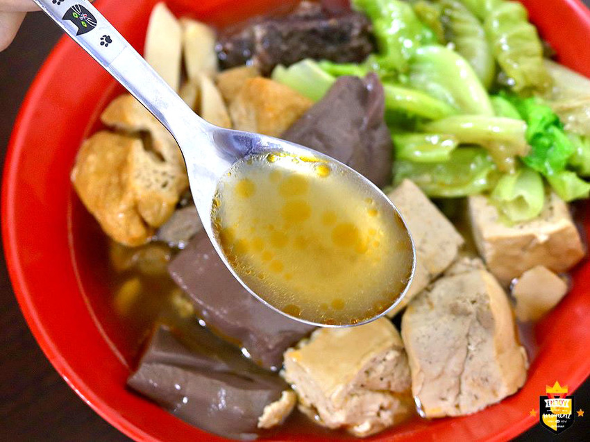 台南麻辣燙／獨家麻辣湯底x關東煮／麻辣鴨血豆腐每日限量／一開店就有客人上門／客製化辣度貼心服務／在地人晚餐宵夜最佳選擇／食材種類選擇多