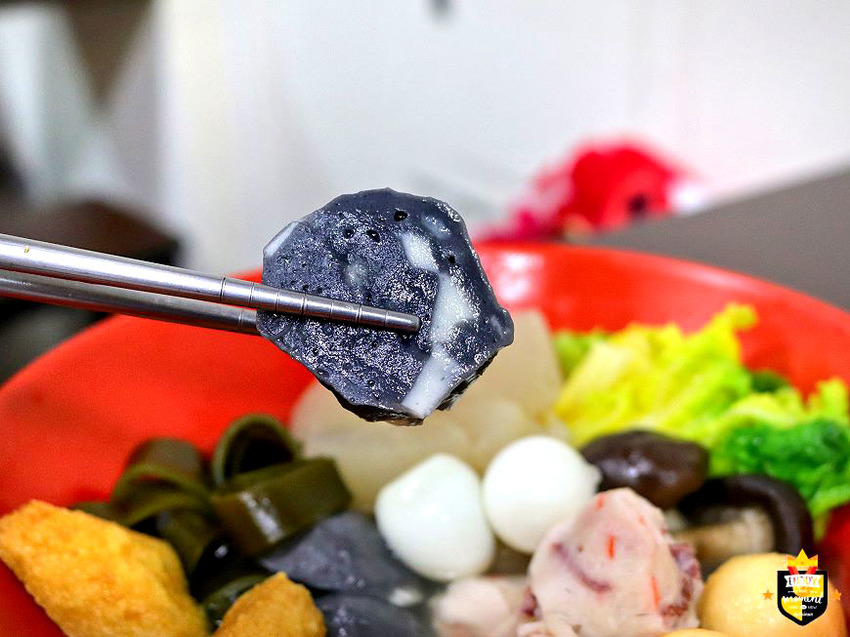 台南麻辣燙／獨家麻辣湯底x關東煮／麻辣鴨血豆腐每日限量／一開店就有客人上門／客製化辣度貼心服務／在地人晚餐宵夜最佳選擇／食材種類選擇多